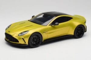 Aston Martin Vantage Cosmopolitan Yellow GT Spirit 1:18 GT514 Sveķi