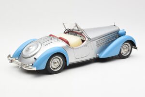 Audi 225 Front Roadster Zili Sudrabs CMC 1:18 M-075B Metāls — attēls 2 no 6
