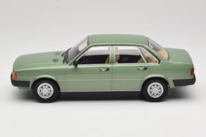 Audi 80 B2 Zaļš MCG 1:18 MCG18525 Metāls — attēls 3 no 6