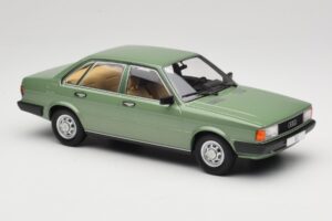 Audi 80 B2 Zaļš MCG 1:18 MCG18525 Metāls — attēls 4 no 6