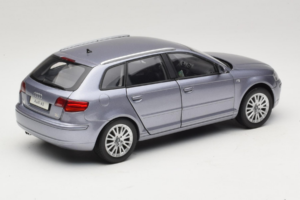 Audi A3 8P Sportback Light Blue Metallic Kyosho 1:18 5010403025 Metāls — attēls 3 no 8