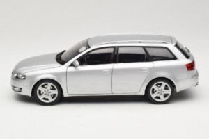 Audi A4 B7 3.2 Quattro Avant Sudrabs Minichamps 1:18 5010404215 Metāls — attēls 4 no 8