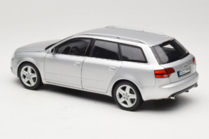 Audi A4 B7 3.2 Quattro Avant Sudrabs Minichamps 1:18 5010404215 Metāls — attēls 7 no 8