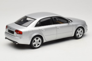 Audi A4 B7 Sudrabs Minichamps 1:18 100014402 Metāls — attēls 3 no 8