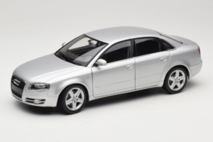 Audi A4 B7 Sudrabs Minichamps 1:18 100014402 Metāls