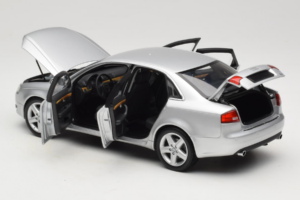 Audi A4 B7 Sudrabs Minichamps 1:18 100014402 Metāls — attēls 5 no 8