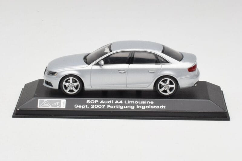 Audi A4 B8 3.2 Quattro Ice Sudraba Minichamps 1:43 5010704113 Metāls