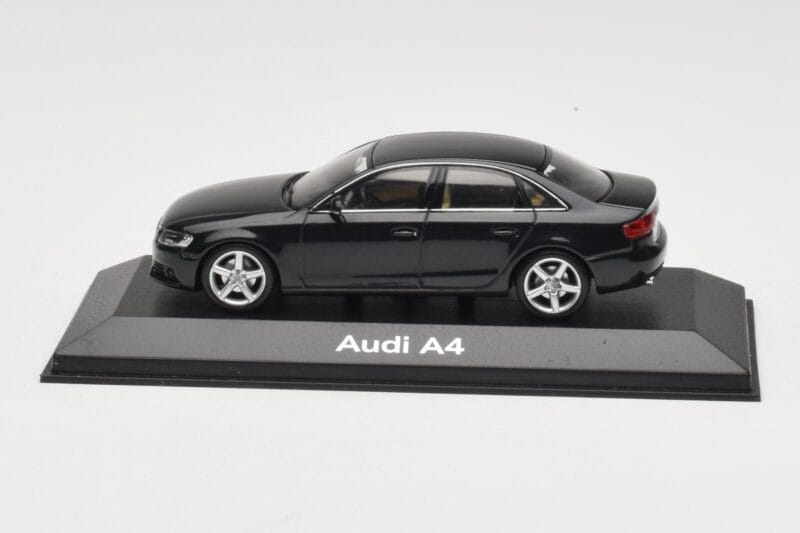 Audi A4 B8 3.2 Quattro Phantom Black Minichamps 1:43 5010704133 Metāls
