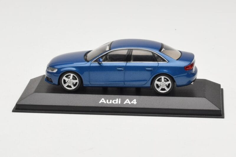 Audi A4 B8 3.2 Quattro Aruba Blue Minichamps 1:43 5010704123 Metāls