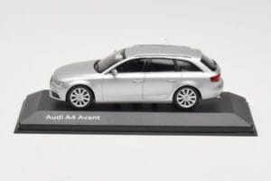 Audi A4 B8 Avant Ice Silver Minichamps 1:43 5011204213 Metāls
