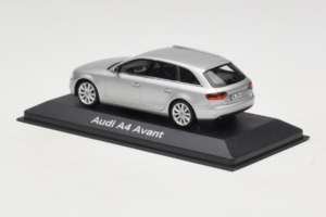 Audi A4 B8 Avant Ice Silver Minichamps 1:43 5011204213-R1 Metāls — attēls 3 no 4
