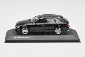 Audi A4 B8 Avant Phantom Black Minichamps 1:43 5011204223 Metāls