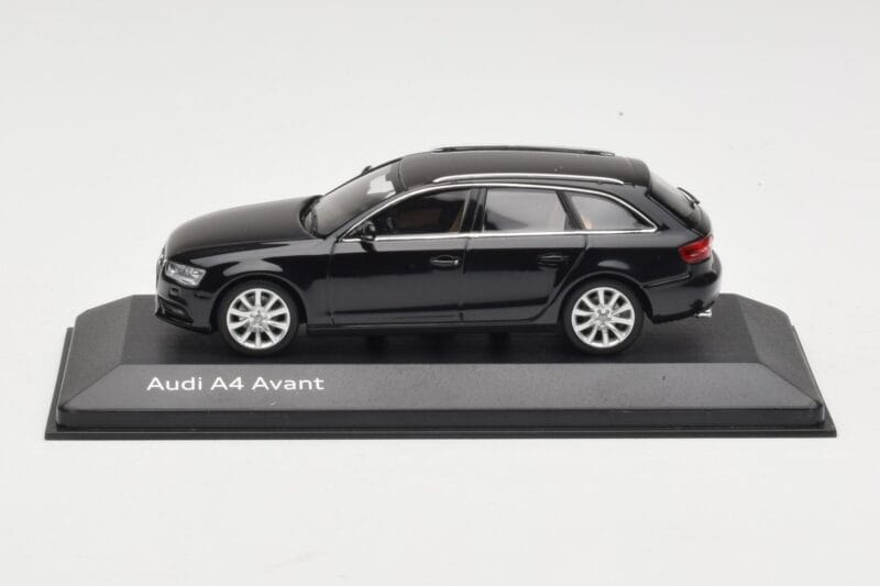 Audi A4 B8 Avant Phantom Black Minichamps 1:43 5011204223 Metāls