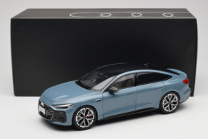 Audi A5L Sportback Pelēcīgi Zils OEM 1:18 ZAM60004B Metāls — attēls 8 no 8