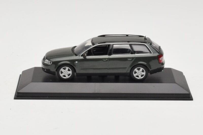 Audi A6 C5 Avant Tumši Pelēks Minichamps 1:43 AUDI006 Metāls