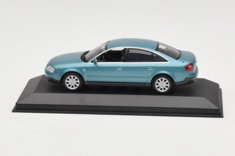 Audi A6 C5 Gaiši Zils Minichamps 1:43 AUDI004 Metāls