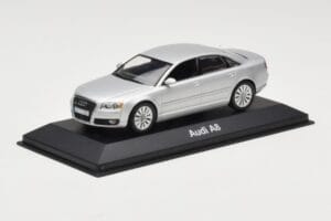 Audi A8 D3 Gaiši Sudrabs Minichamps 1:43 5010508113 Metāls — attēls 2 no 4