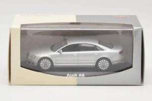 Audi A8 D3 Gaiši Sudrabs Minichamps 1:43 5010508113 Metāls — attēls 4 no 4