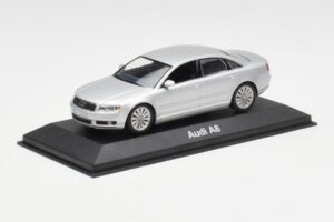 Audi A8 D3 Sudrabs Minichamps 1:43 20000001386001 Metāls — attēls 2 no 4