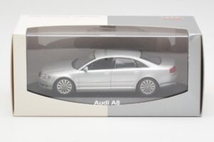 Audi A8 D3 Sudrabs Minichamps 1:43 20000001386001 Metāls — attēls 4 no 4