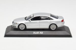 Audi A8 D3 Sudrabs Minichamps 1:43 20000001386001 Metāls