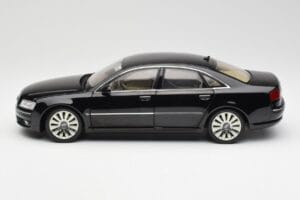 Audi A8 D3 W12 Melns Kyosho 1:18 09212BK Metāls — attēls 4 no 8