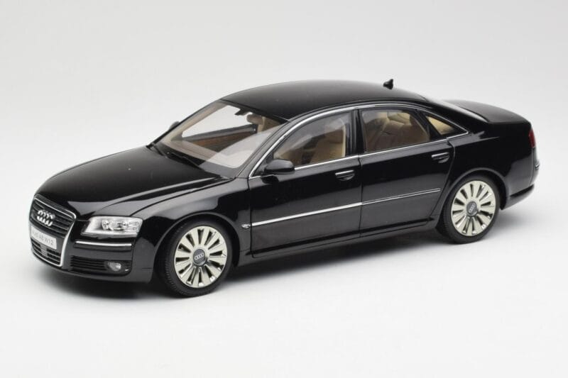 Audi A8 D3 W12 Melns Kyosho 1:18 09212BK Metāls