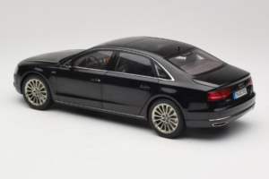 Audi A8L D3 W12 Phantom Black Kyosho 1:18 5011008125 Metāls — attēls 7 no 8