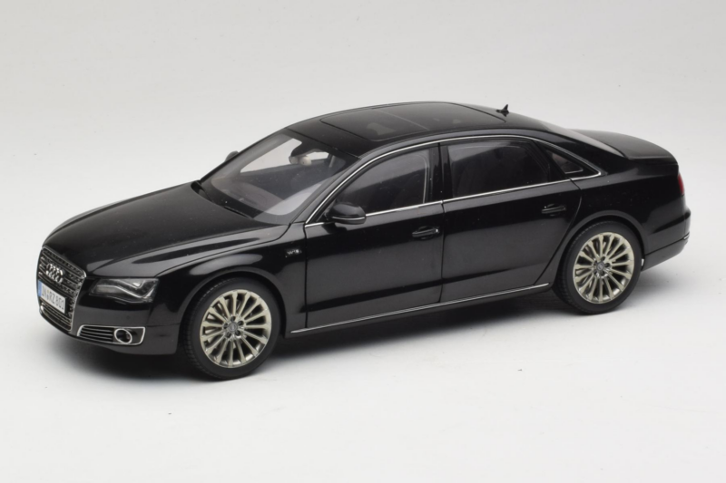 Audi A8L D3 W12 Phantom Black Kyosho 1:18 5011008125 Metāls