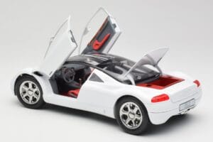 Audi Avus Quattro Alpine White Revell 1:18 08913 Metāls — attēls 5 no 8