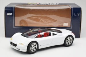 Audi Avus Quattro Alpine White Revell 1:18 08913 Metāls — attēls 8 no 8