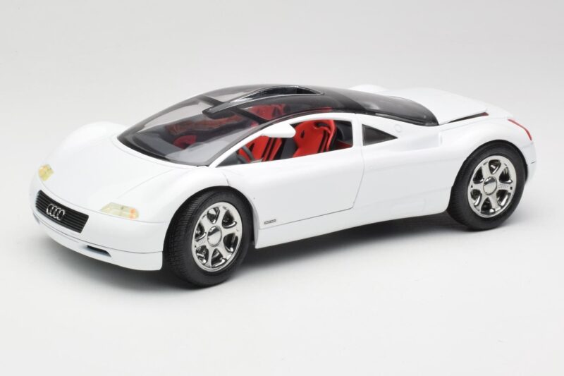 Audi Avus Quattro Alpine White Revell 1:18 08913 Metāls