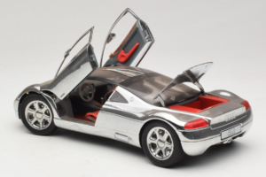 Audi Avus Quattro Chrome Silver Revell 1:18 08913-C1 Metāls — attēls 5 no 8