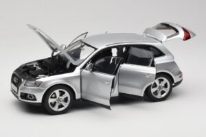 Audi Q5 8R Ice Silver Kyosho 1:18 09242IS Metāls — attēls 2 no 8