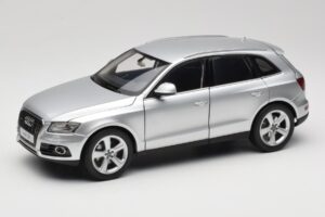 Audi Q5 8R Ice Silver Kyosho 1:18 09242IS Metāls