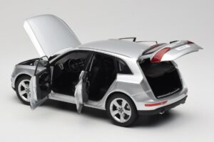 Audi Q5 8R Ice Silver Kyosho 1:18 09242IS Metāls — attēls 5 no 8
