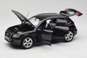 Audi Q5 8R Lava Grey Kyosho 1:18 09242LG Metāls — attēls 2 no 8