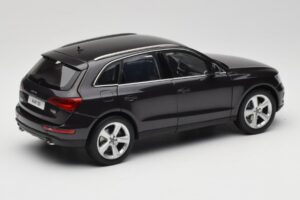 Audi Q5 8R Lava Grey Kyosho 1:18 09242LG Metāls — attēls 3 no 8