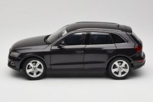 Audi Q5 8R Lava Grey Kyosho 1:18 09242LG Metāls — attēls 4 no 8