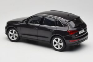 Audi Q5 8R Lava Grey Kyosho 1:18 09242LG Metāls — attēls 7 no 8
