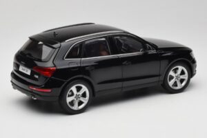 Audi Q5 8R Phantom Black Kyosho 1:18 09242BK Metāls — attēls 3 no 8