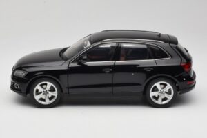 Audi Q5 8R Phantom Black Kyosho 1:18 09242BK Metāls — attēls 4 no 8