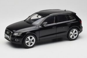 Audi Q5 8R Phantom Black Kyosho 1:18 09242BK Metāls