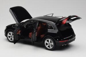 Audi Q5 8R Phantom Black Kyosho 1:18 09242BK Metāls — attēls 5 no 8