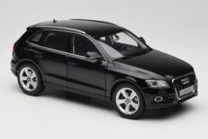 Audi Q5 8R Phantom Black Kyosho 1:18 09242BK Metāls — attēls 6 no 8