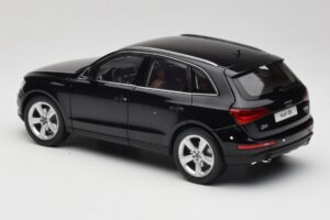 Audi Q5 8R Phantom Black Kyosho 1:18 09242BK Metāls — attēls 7 no 8