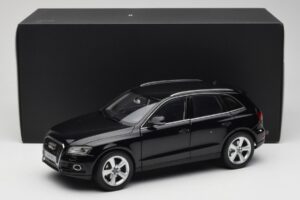 Audi Q5 8R Phantom Black Kyosho 1:18 09242BK Metāls — attēls 8 no 8
