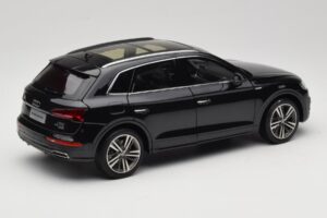 Audi Q5L FY Melns Paudi Model 1:18 26732 Metāls — attēls 3 no 8