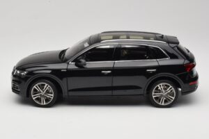 Audi Q5L FY Melns Paudi Model 1:18 26732 Metāls — attēls 4 no 8