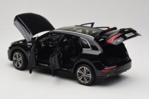 Audi Q5L FY Melns Paudi Model 1:18 26732 Metāls — attēls 5 no 8